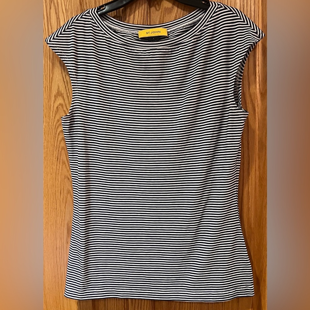 St. John Nautical Stripe Sleevless‎ Cap Sleeve Top Navy Blue & White Size Small